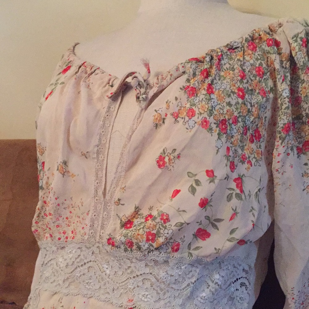 Flowy Spring Tunic - Picture 2 of 3